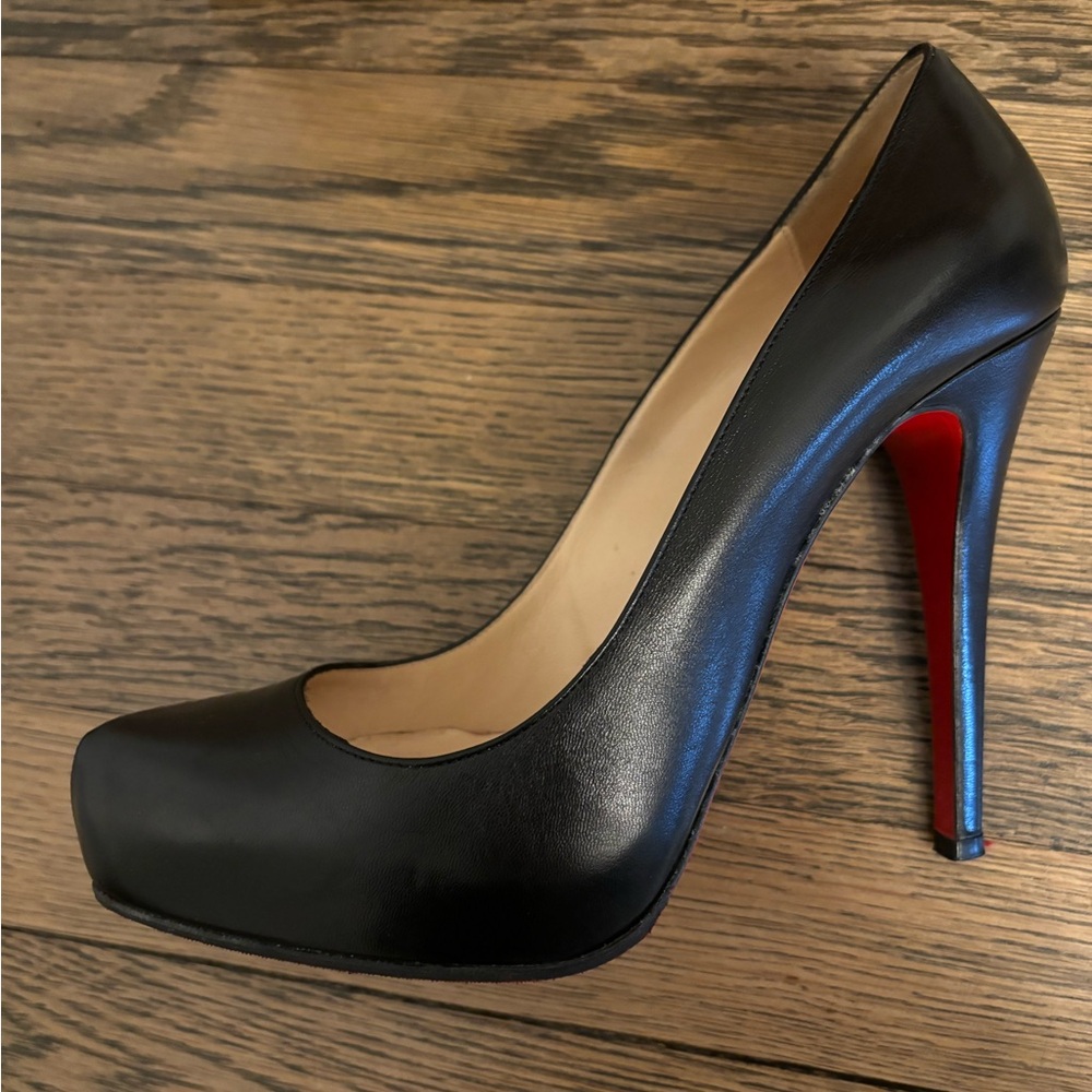 CHRISTIAN LOUBOUTIN Black Heels